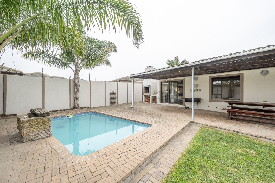 3 Bedroom Property for Sale in Jakarandas Western Cape